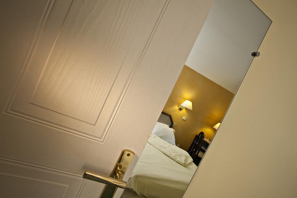 Hotel Athena